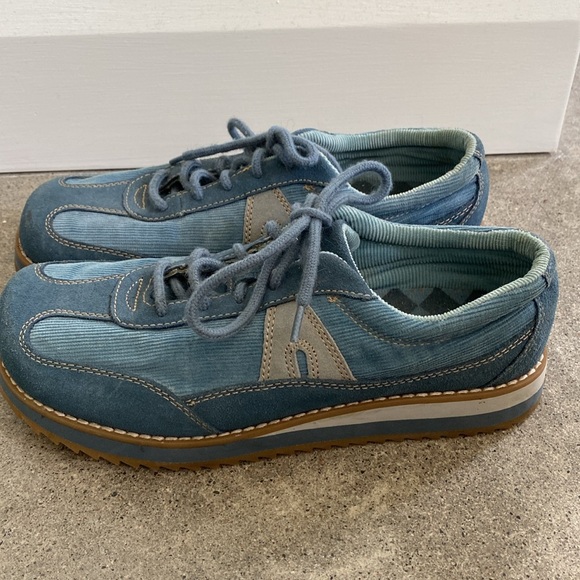 Blue Corduroy and Suede, Retro Style Air Walks Sneakers - Picture 2 of 7